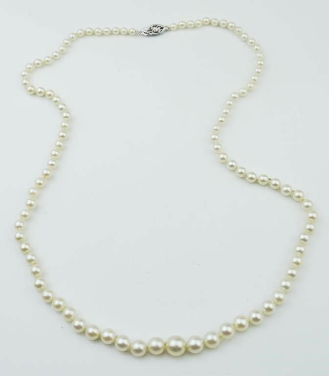 14k white gold graduated pearl necklace