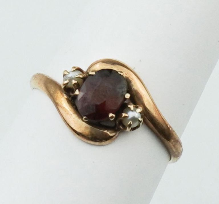 14k yellow gold garnet & pearl ring