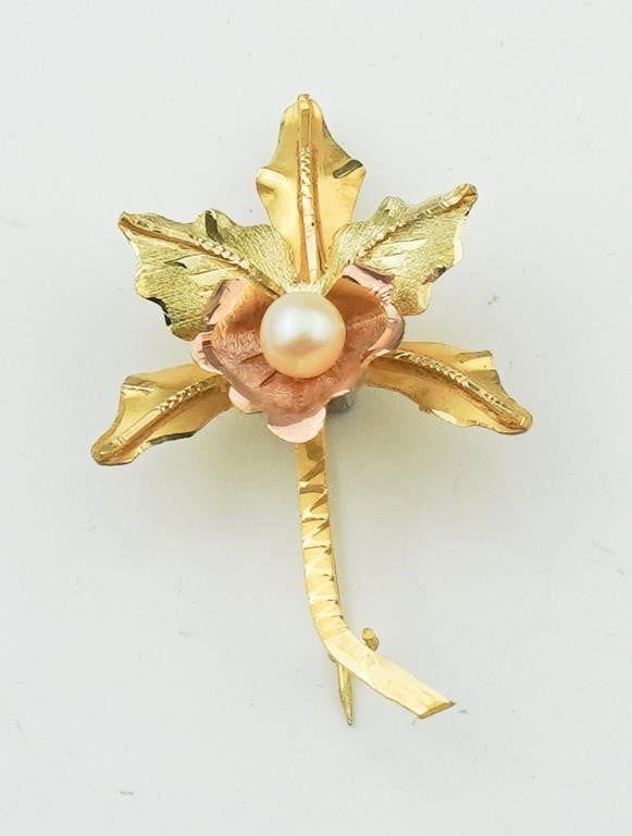18k yellow gold floral design pin with pearl