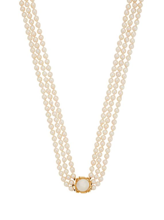 Three-strand pearl necklace
