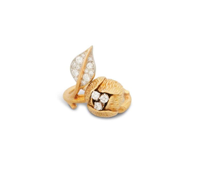 Boucheron diamond flower bud ring