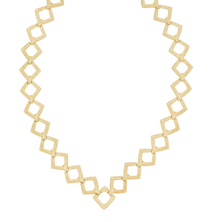 Necklace with diamond-shaped links