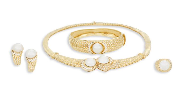 Diamond and pearl jewelry suite