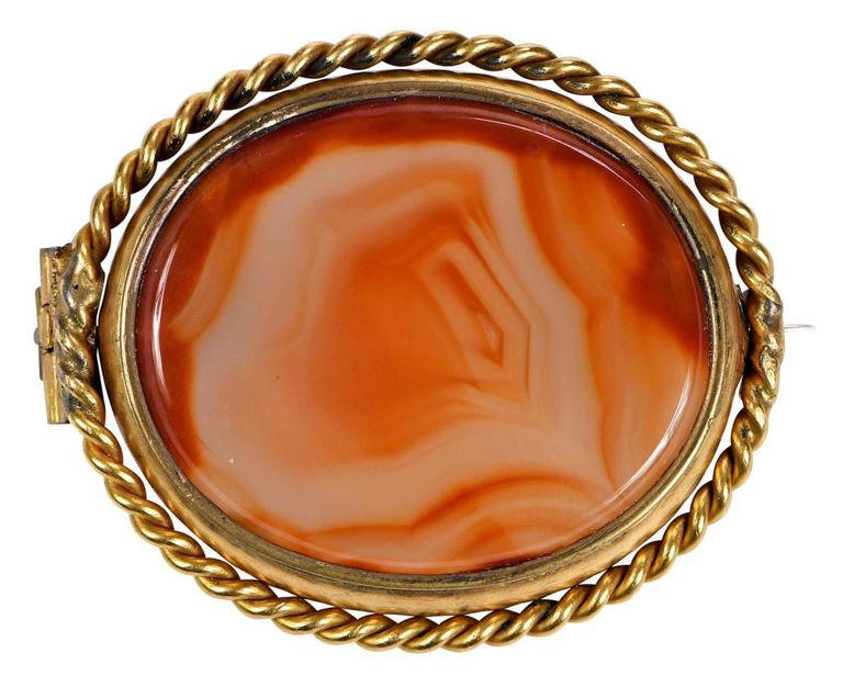 Banded agate brooch