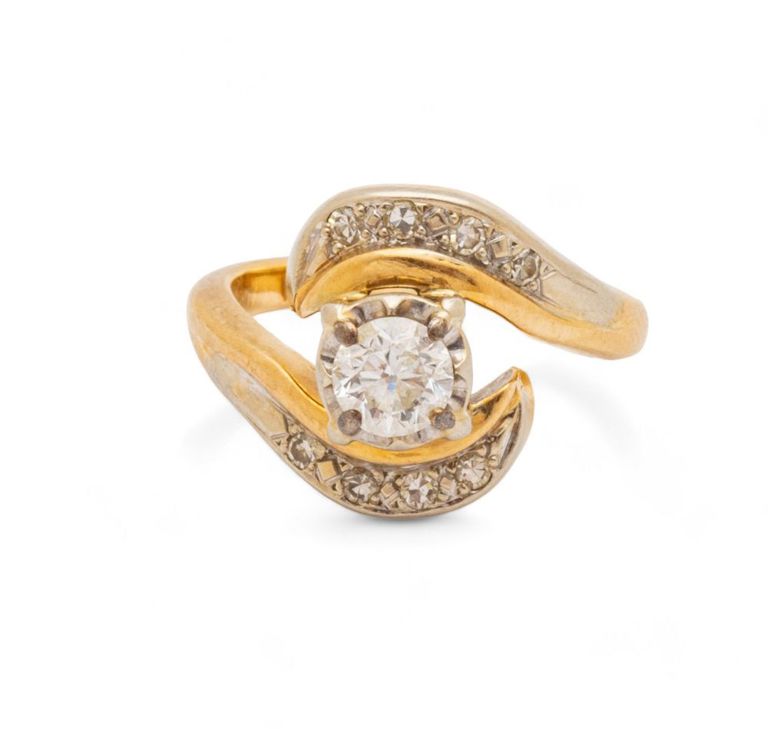 Diamond and 14k yellow gold ring