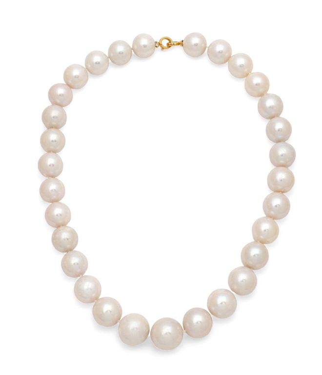 South sea pearl graduated necklace with18k gold & diamond clasp