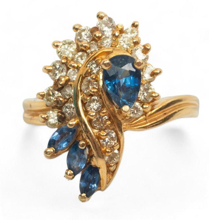 Blue sapphire, diamond and yellow gold ring
