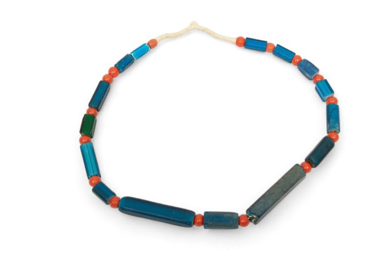 African Nueva Cadiz glass trade bead necklace
