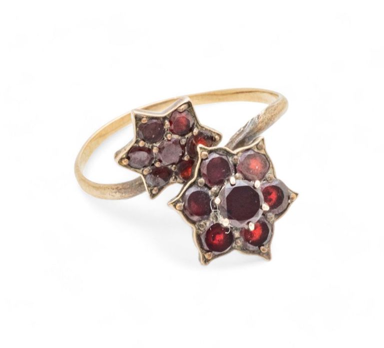 10k yellow gold and garnet ring