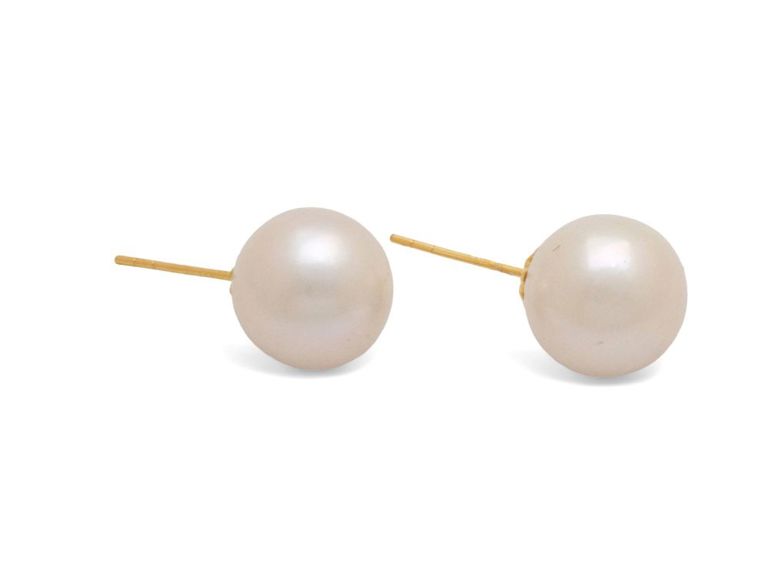 South Sea pearl and 18k yellow gold stud earrings