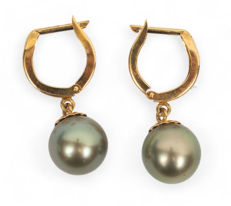 Tahitian pearl and 14k yellow gold earrings