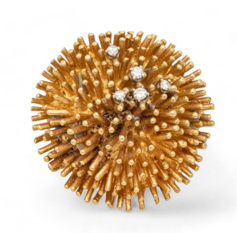 18k yellow gold and diamond brooch