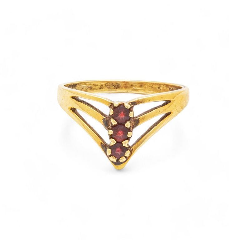 14k yellow gold ring with garnets