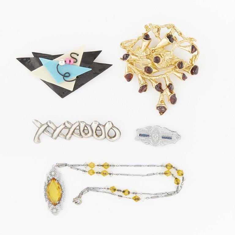 Group of five pieces of costume jewelry
