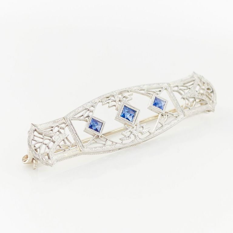 14k white gold filigree brooch with sapphires
