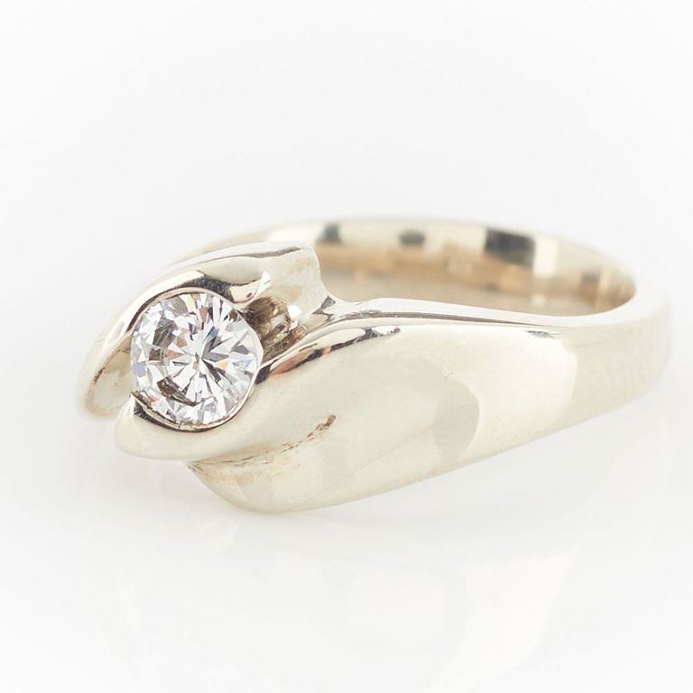 14k White Gold & Diamond Ring