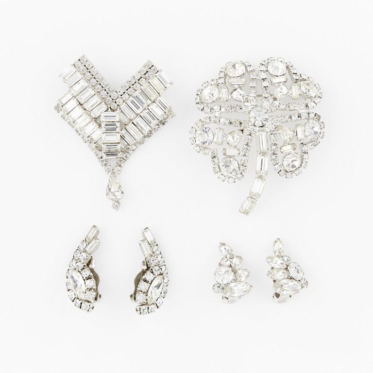 Group of four pieces of costume jewelry