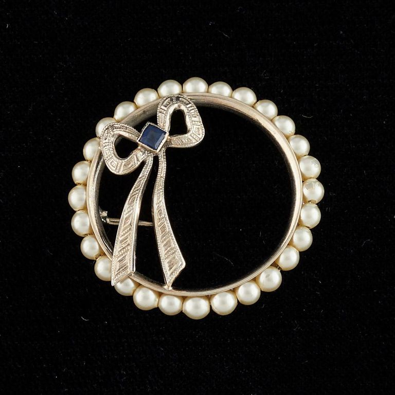 10k white gold circle brooch