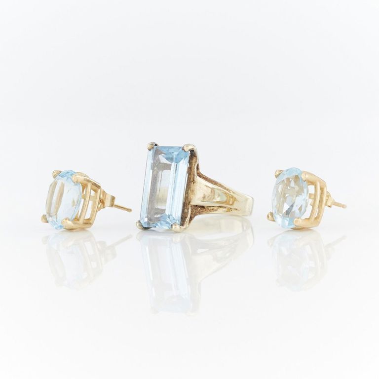 14k yellow gold ring and stud earrings with blue topaz