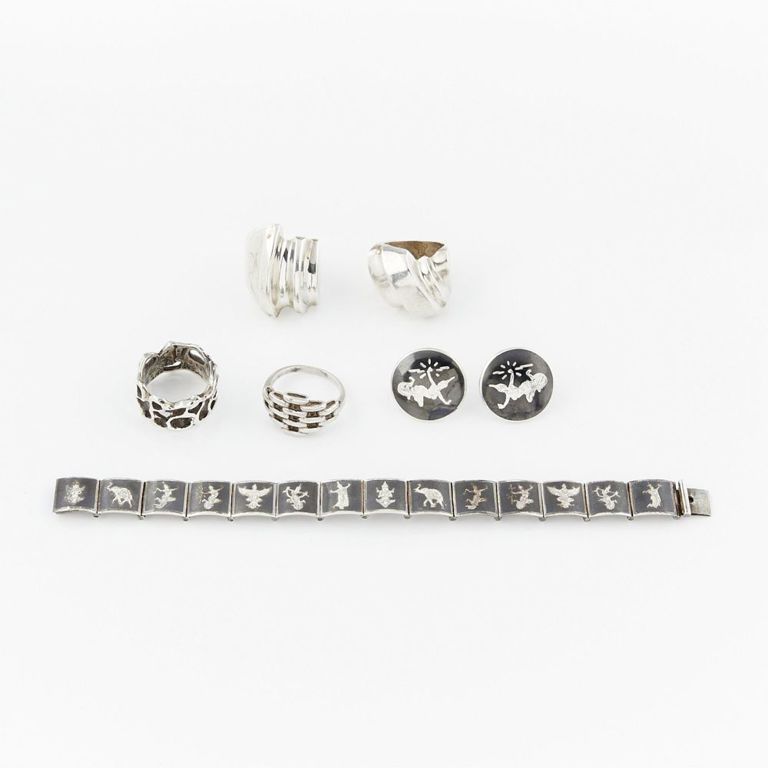 Group of six pieces of sterling silver jewelry