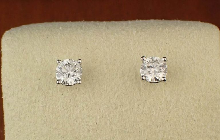 Diamond and 14k white gold ear studs