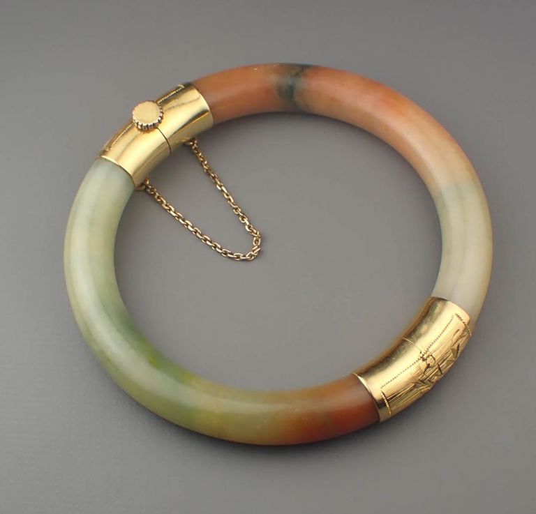 Jade and 18k gold bangle bracelet