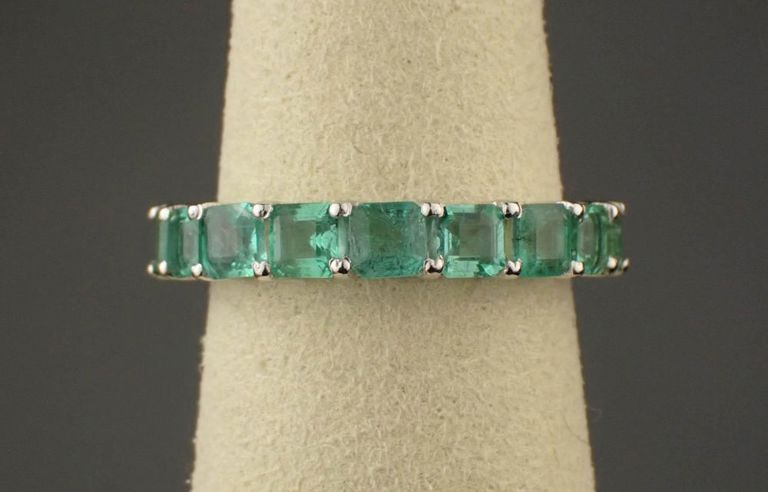 Emerald and 14k white gold ring