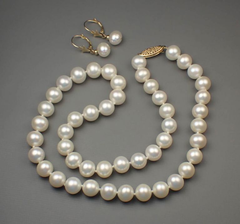 Pearl and 14k gold necklace and earrings
