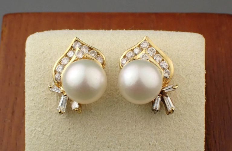 18k yellow gold pearl and diamond stud earrings