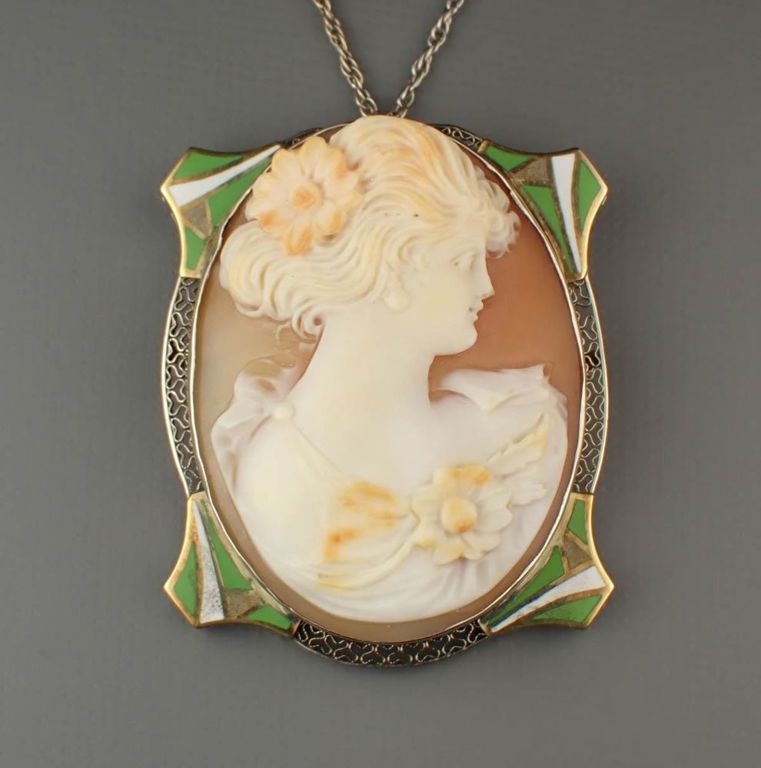 14k gold cameo pendant/brooch with chain