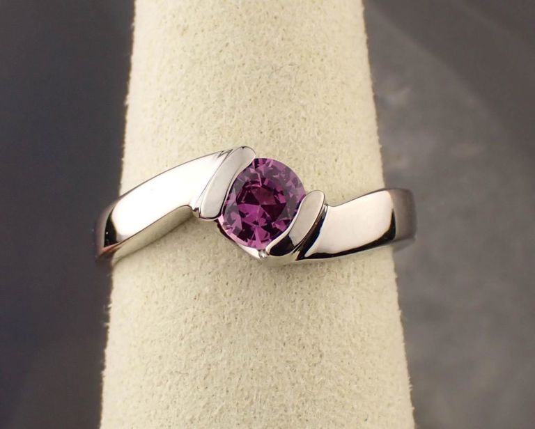 Palladium ring with grape garnet