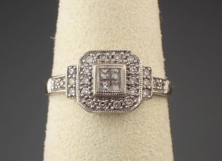 Princess-cut diamond 14k white gold ring