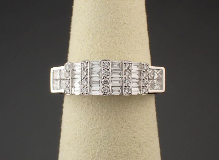 Diamond and 18k white gold anniversary ring