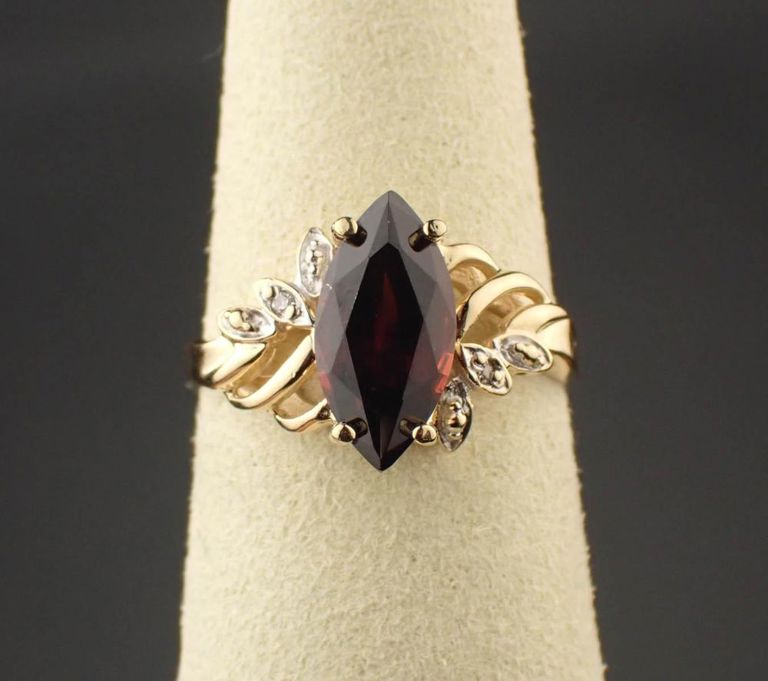 Garnet, diamond and 14k gold ring