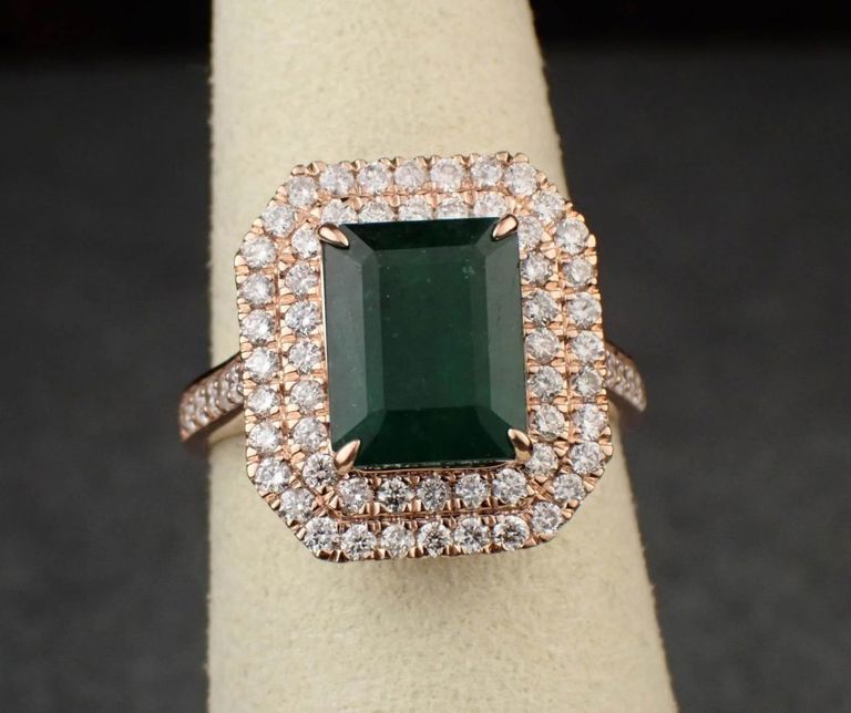 Emerald, diamond and 14k gold ring