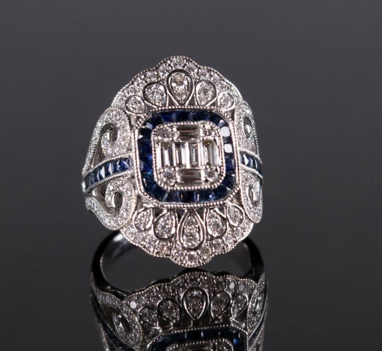 Diamond, sapphire and 18k gold ring