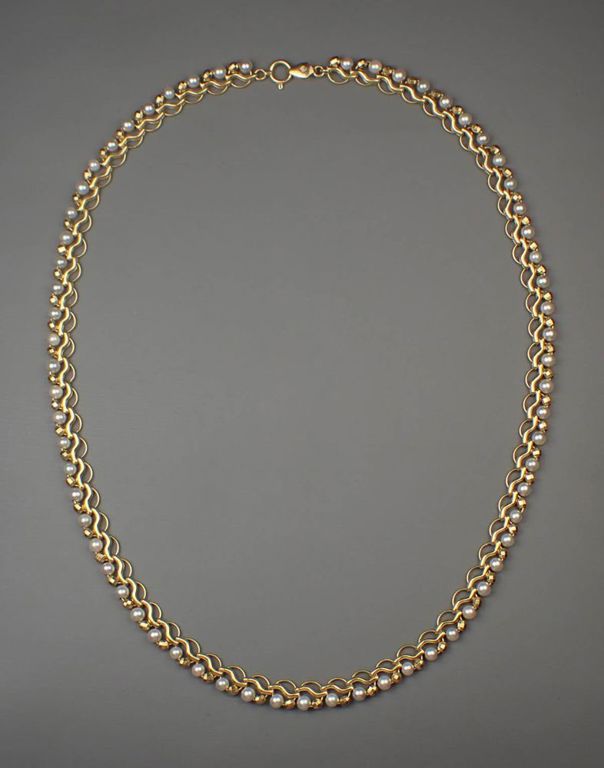 Pearl and 18k yellow gold choker necklace