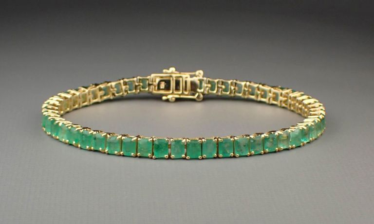 Emerald and 14k yellow gold bracelet