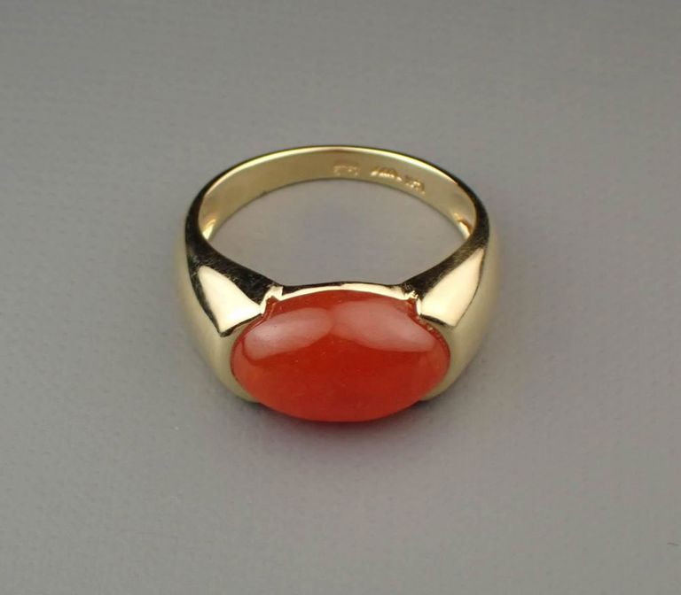 Red jade and 14k yellow gold ring