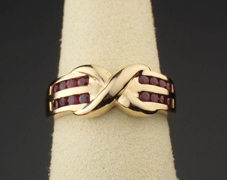 Diamond and 14k yellow gold ring