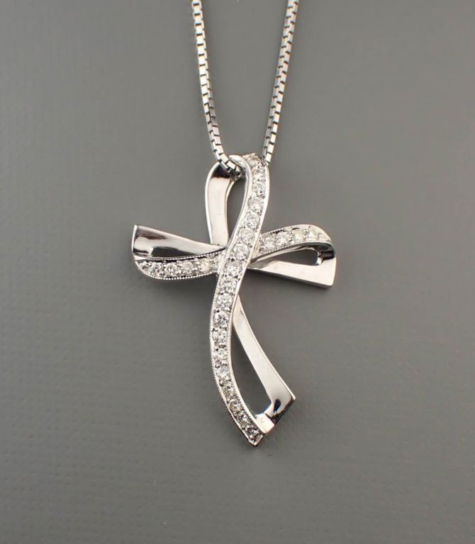 Diamond and 14k gold pendant necklace