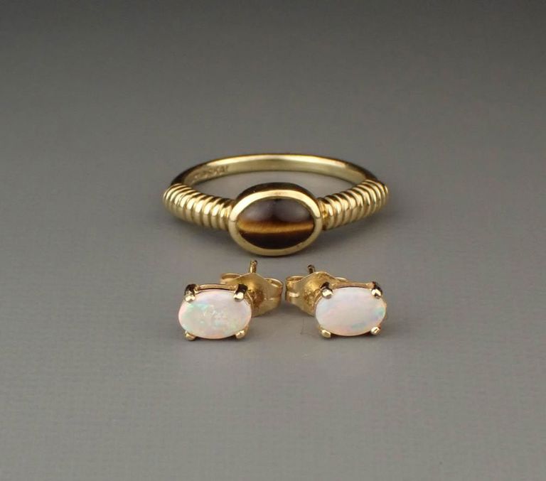 Cat's eye ring and opal ear studs