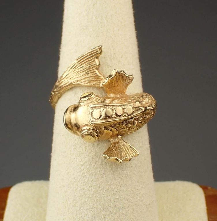 14k yellow gold fish ring