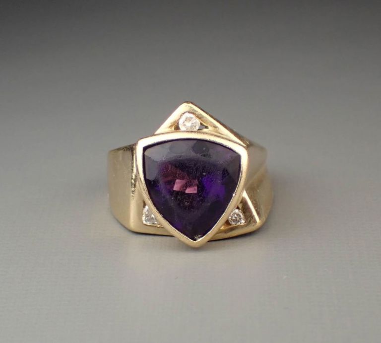 Amethyst, diamond and 14k yellow gold ring
