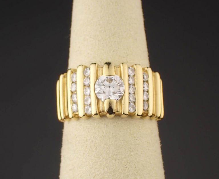 Jose Hess diamond and 18k yellow gold ring