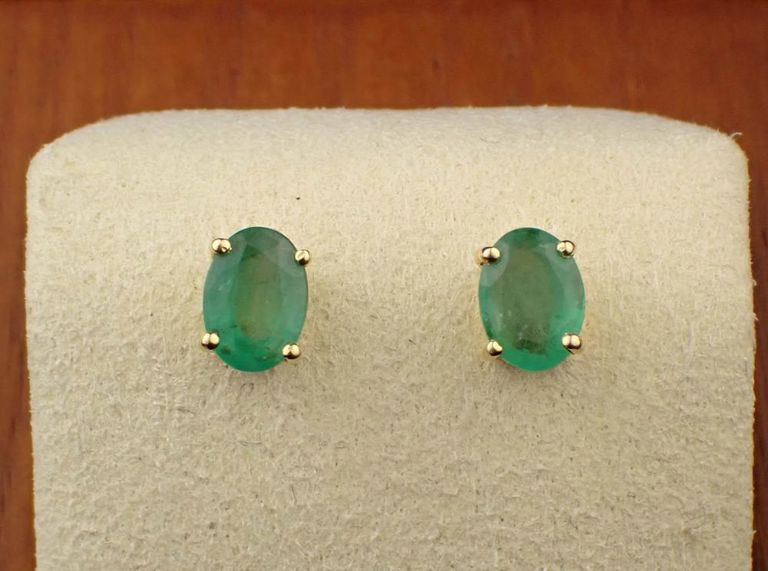 Emerald and 14k yellow gold ear studs
