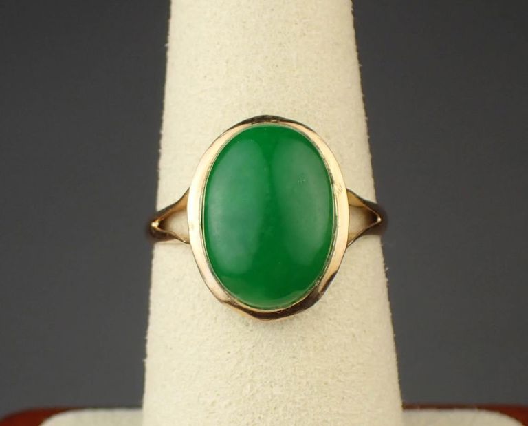 Jade and 14k yellow gold ring