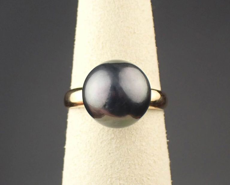 Tahitian pearl and 18k yellow gold ring