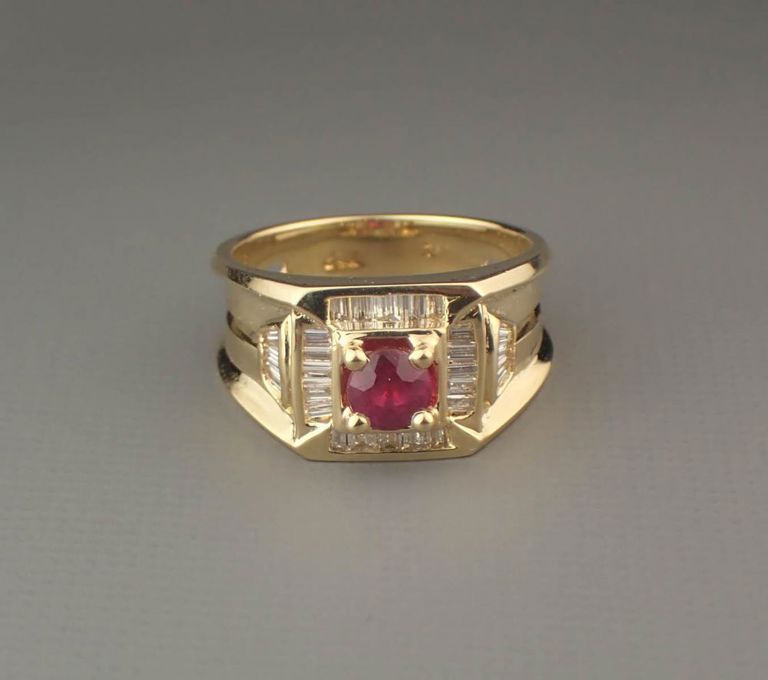 Ruby, diamond and 18k yellow gold ring