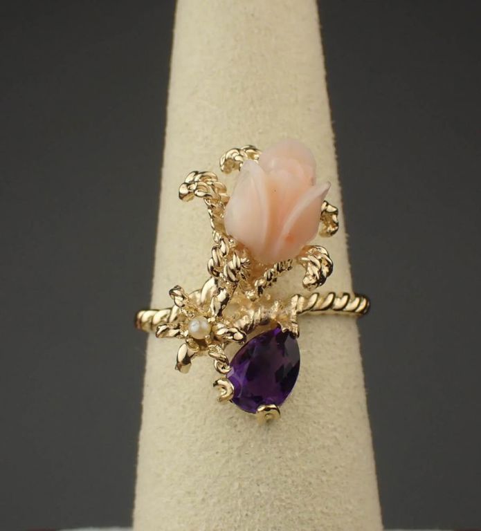 Coral, amethyst and 14k yellow gold ring